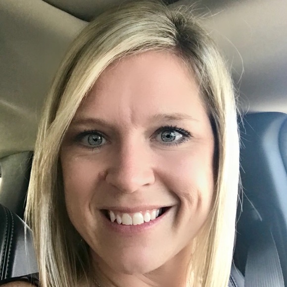 Profile Picture of Allison Bowen (@allihope24) on Poshmark