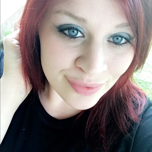 Profile Picture of Joanna Blevins (@jmblevins89) on Poshmark