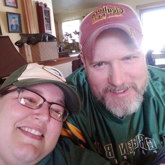 Profile Picture of Lydia Storlie (@smackers84) on Poshmark