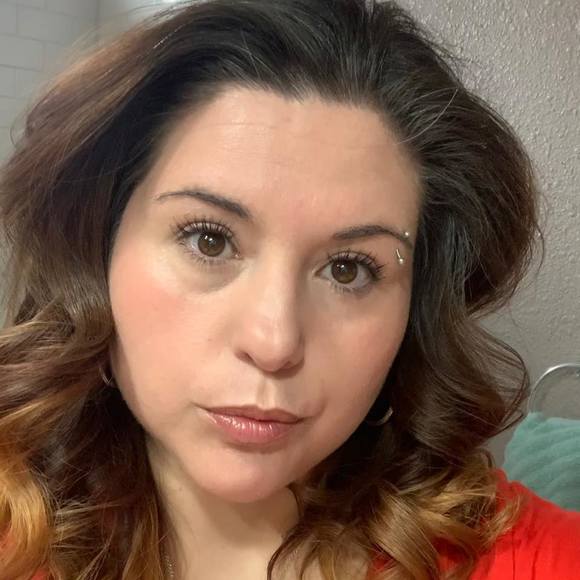 Profile Picture of Darby Mazon (@darbym1229) on Poshmark