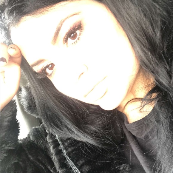 Profile Picture of Gabriella Smbatian (@desigfashion702) on Poshmark
