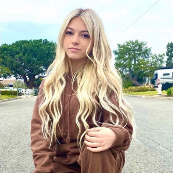 Profile Picture of Kylee Painter (@kyleeann1031) on Poshmark