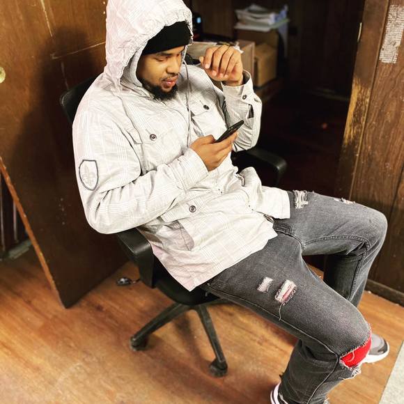 Profile Picture of Joshua Ragsdale (@jayr068098) on Poshmark