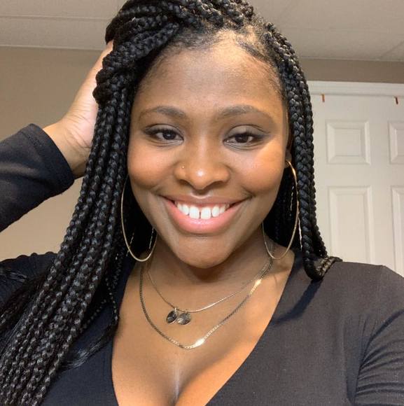 Profile Picture of Harmony Williams (@harmonyjwill) on Poshmark