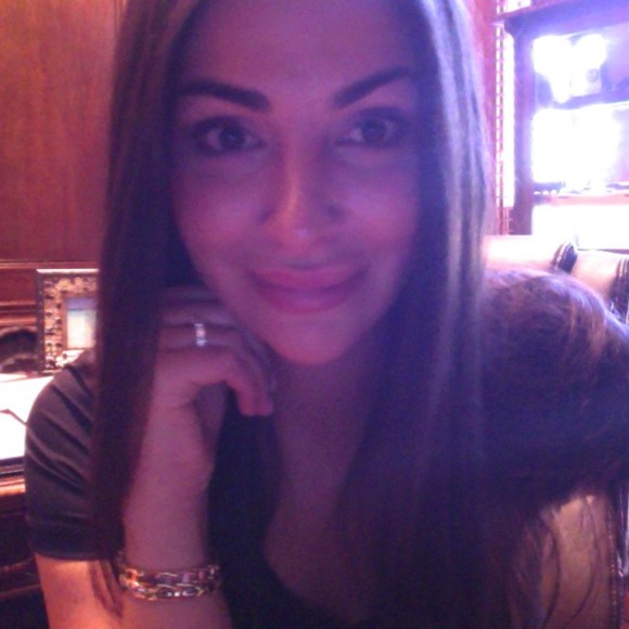 Profile Picture of H Tirabassi (@lookangelic1111) on Poshmark