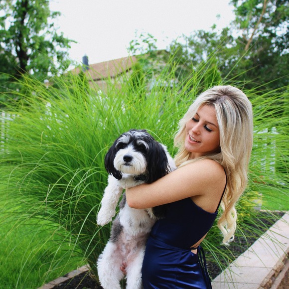 Profile Picture of Vicky Szot (@vickyszot) on Poshmark