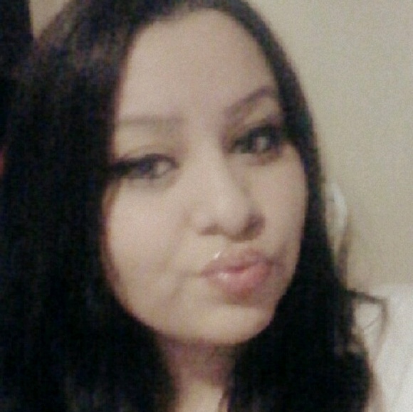 Profile Picture of Crystal Valerio (@msvalerio10) on Poshmark