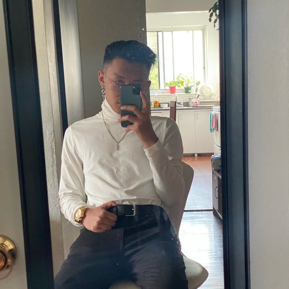 Profile Picture of Andre Basquial (@andrebaski) on Poshmark