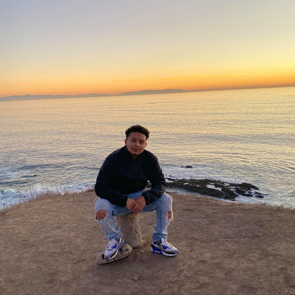 Profile Picture of Axel Flores (@axelflores149) on Poshmark