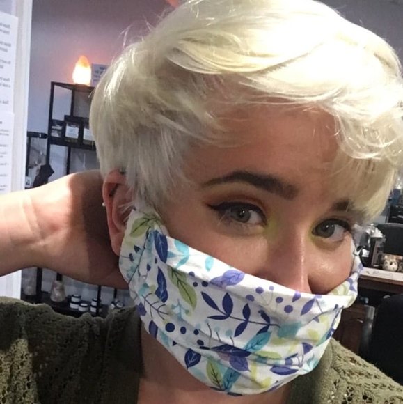 Profile Picture of Roxy Ryan (@roxyryan) on Poshmark