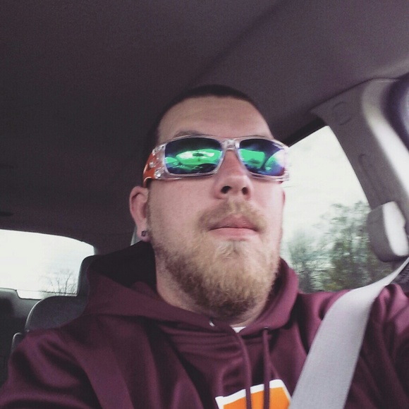 Profile Picture of Brandon Leemon (@bleemon) on Poshmark