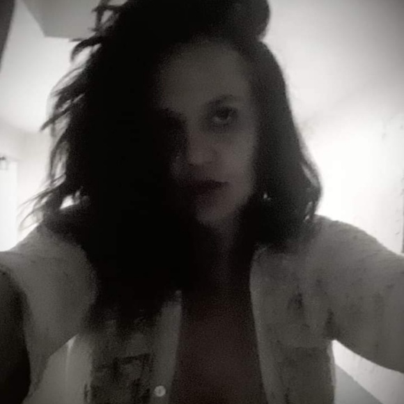 Profile Picture of Jennifer Brunelle (@jenniferbrun302) on Poshmark