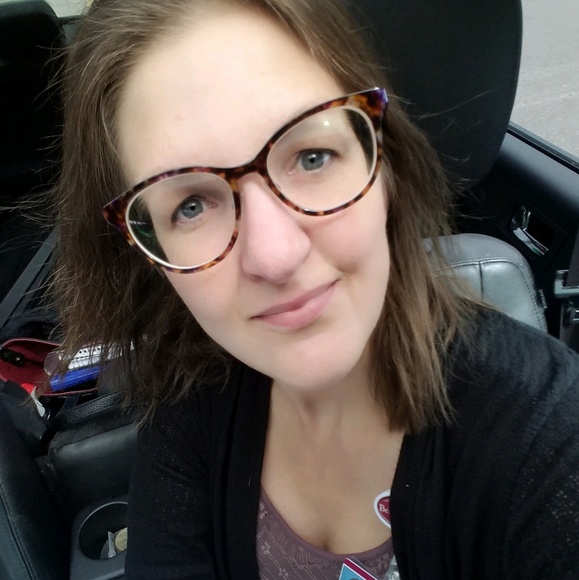 Profile Picture of Denise Kriesel (@delekri) on Poshmark