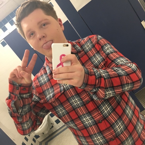 Profile Picture of Thomas Simmons (@simmontgs) on Poshmark