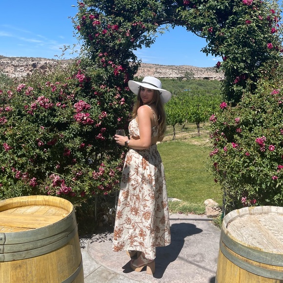 Profile Picture of Alexis Weldon (@alexisgerdaann1) on Poshmark