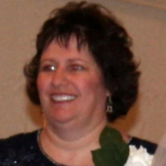 Profile Picture of Debbie Franke huggins (@debbiehuggins) on Poshmark