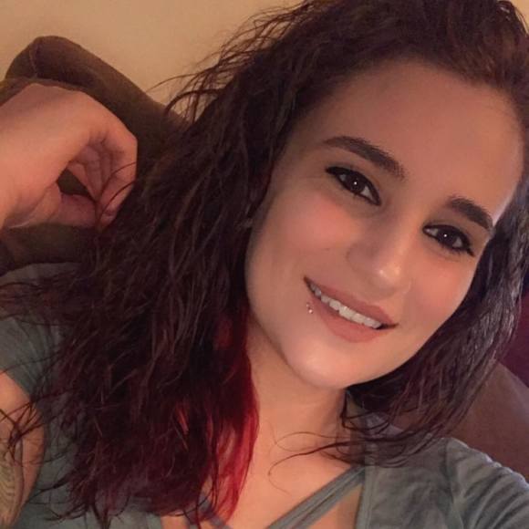 Profile Picture of Danielle Dailey (@danielled21) on Poshmark