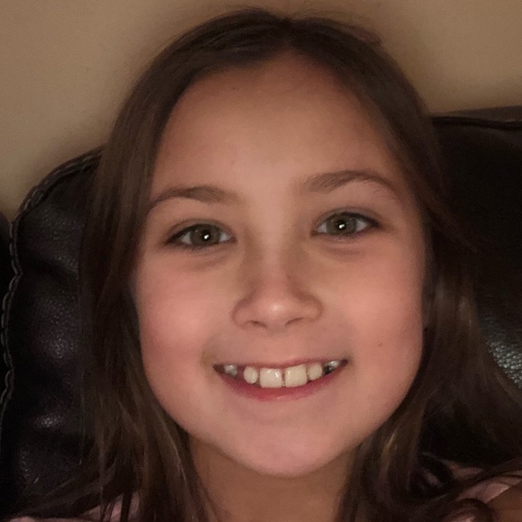 Profile Picture of Kailin Leszkowicz (@kailin185) on Poshmark