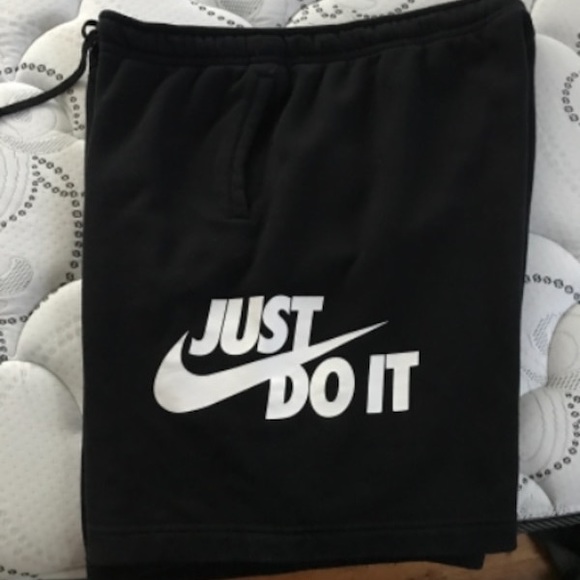 Profile Picture of Charles Cogman (@charlescogman) on Poshmark