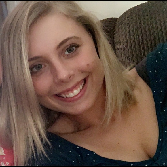 Profile Picture of Brittany Dimitriou (@britdimitriou) on Poshmark