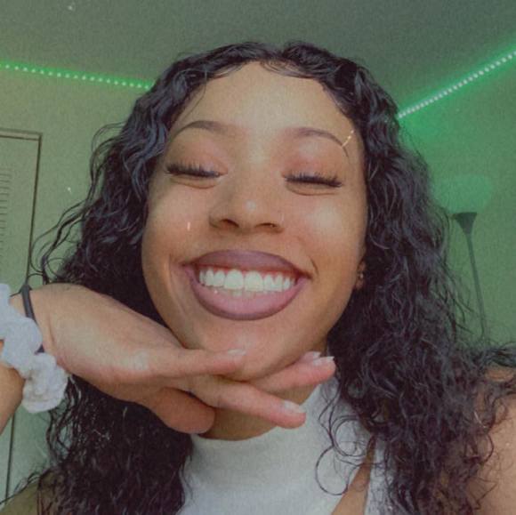 Profile Picture of Keianna Richardson (@babykaay) on Poshmark