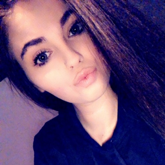 Profile Picture of Christina Kilgore (@ckilgore1109) on Poshmark
