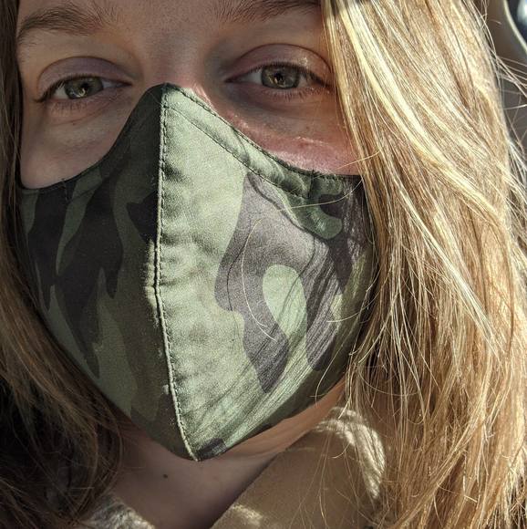 Profile Picture of Erika Lindholm (@erikalorene) on Poshmark