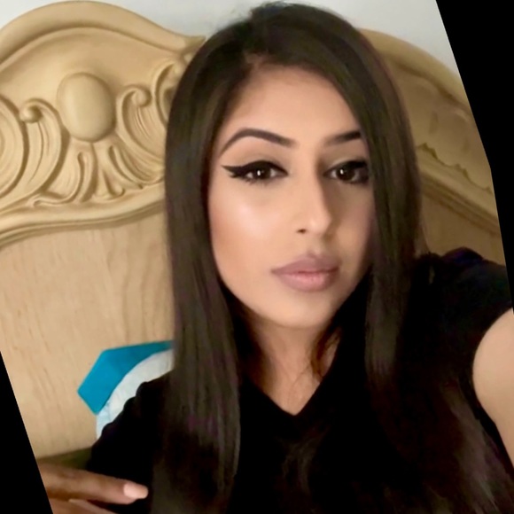 Profile Picture of Apeksha Tripathi (@peksh) on Poshmark