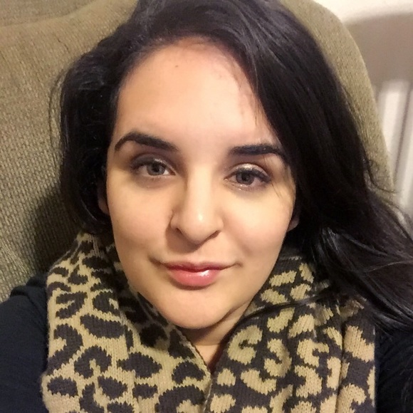 Profile Picture of Alma Barron (@almabella09) on Poshmark