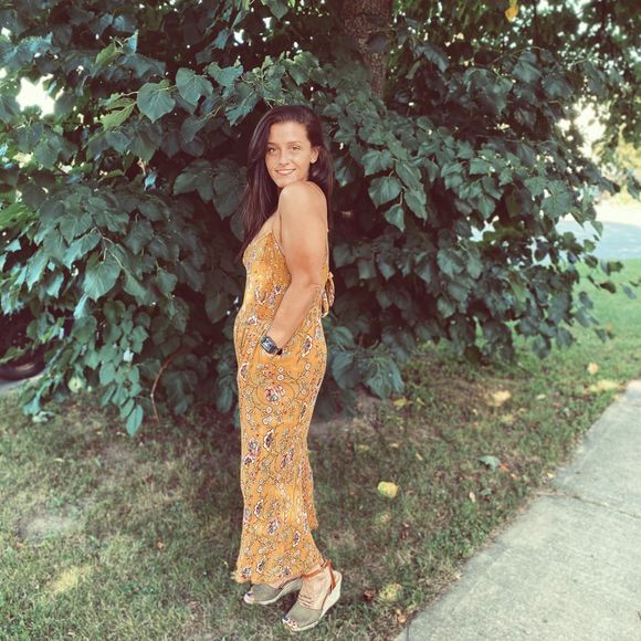 Profile Picture of Samantha Dwier (@samanthadwier__) on Poshmark