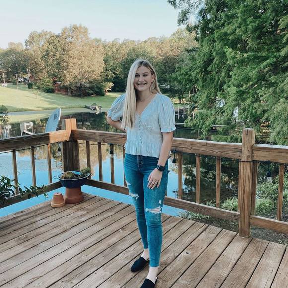 Profile Picture of Landree Shoulta (@landreeshoulta) on Poshmark