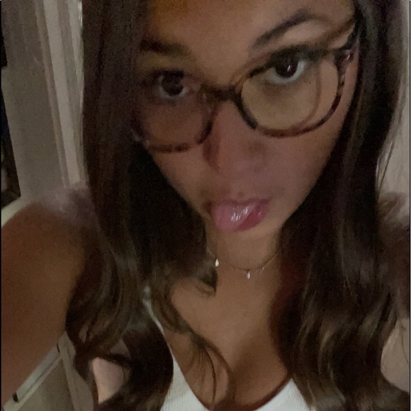 Profile Picture of Skye Dotseth (@skye_nicole12) on Poshmark