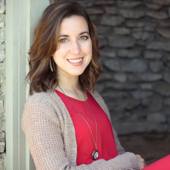 Profile Picture of Danielle Hassinger (@dmb9793) on Poshmark