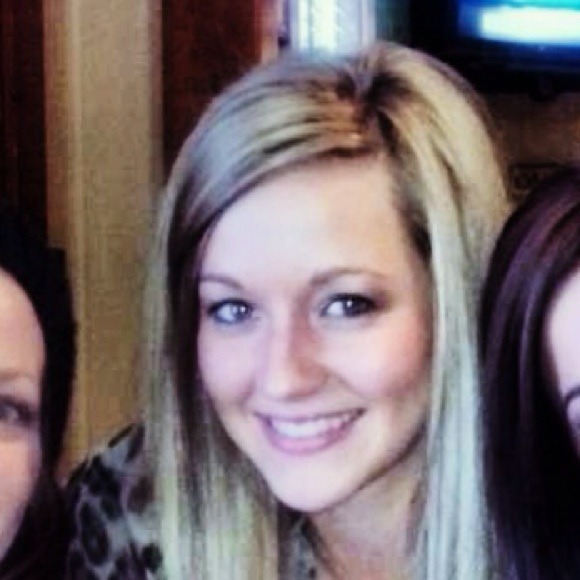Profile Picture of Katie Sharp (@katiesharp) on Poshmark