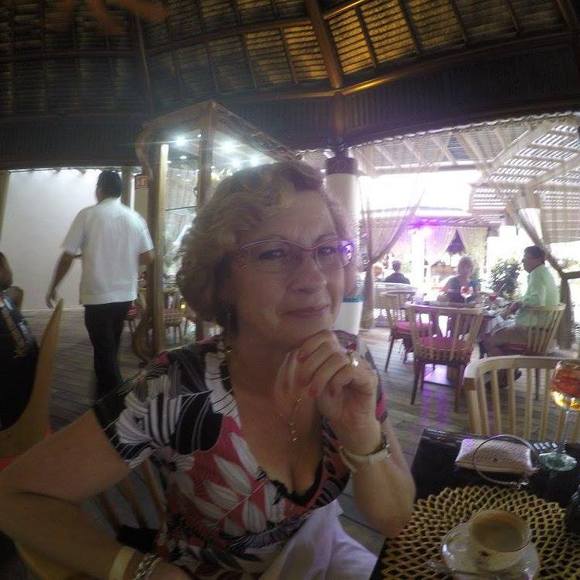 Profile Picture of Denise Vanier (@vanierdenise) on Poshmark