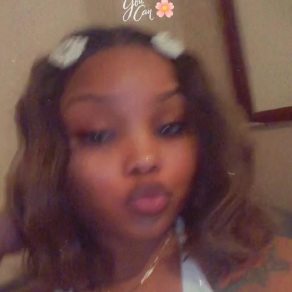 Profile Picture of Ebby Ebbyy (@ebbyebbyebbyy) on Poshmark