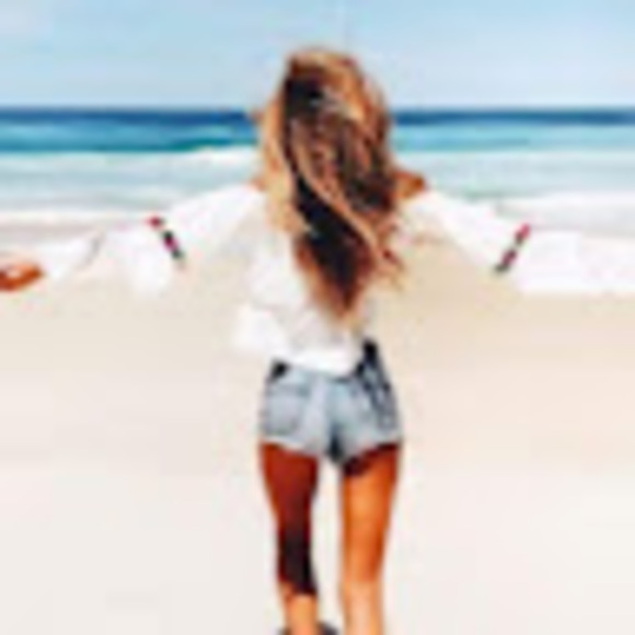 Profile Picture of Carissa Mcelroy (@fordwordnord) on Poshmark