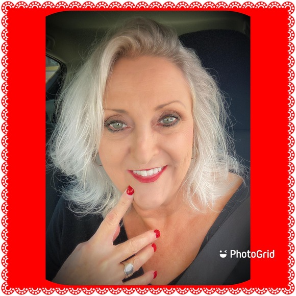 Profile Picture of Shan Hoiles (@hoiles) on Poshmark