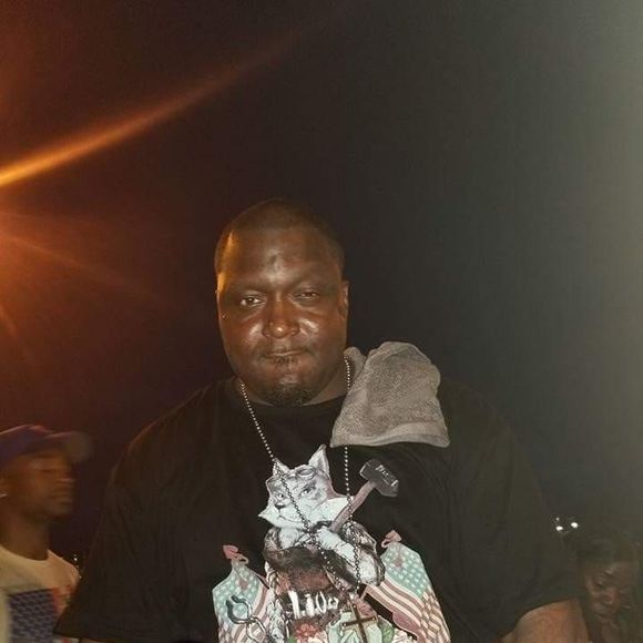 Profile Picture of Robert Mcadory (@robert424) on Poshmark