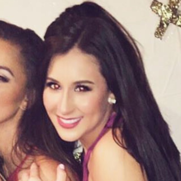 Profile Picture of Victoria Ranere (@ranerev1) on Poshmark