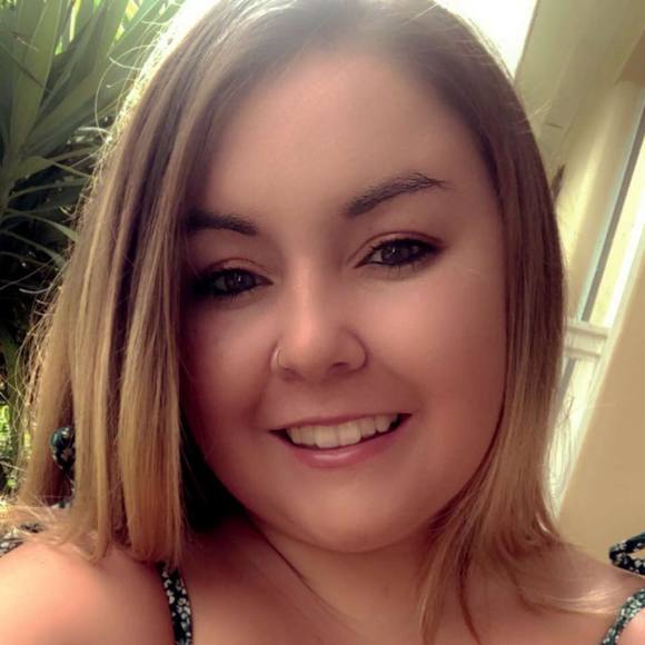 Profile Picture of Fallon Anewalt (@fanewalt234) on Poshmark