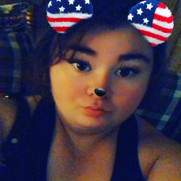 Profile Picture of Amanda Breaux (@amandabreaux657) on Poshmark