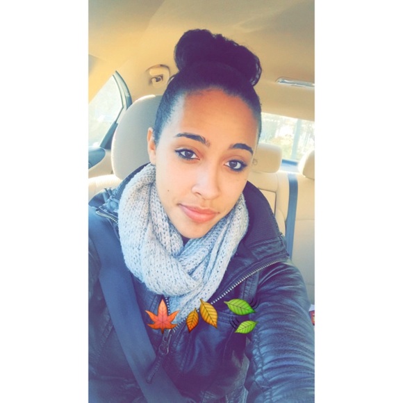 Profile Picture of Jazmyn Anderson (@jazmynkelli) on Poshmark