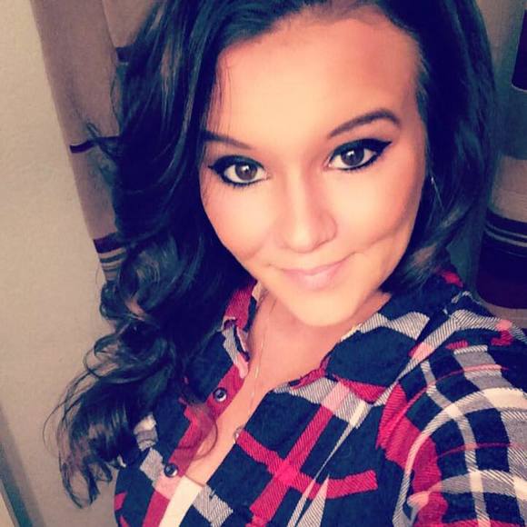 Profile Picture of Kayla Endicott (@kaylahempfield) on Poshmark