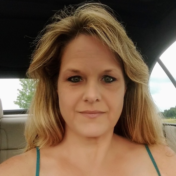 Profile Picture of Donna Sidell (@dsidell) on Poshmark