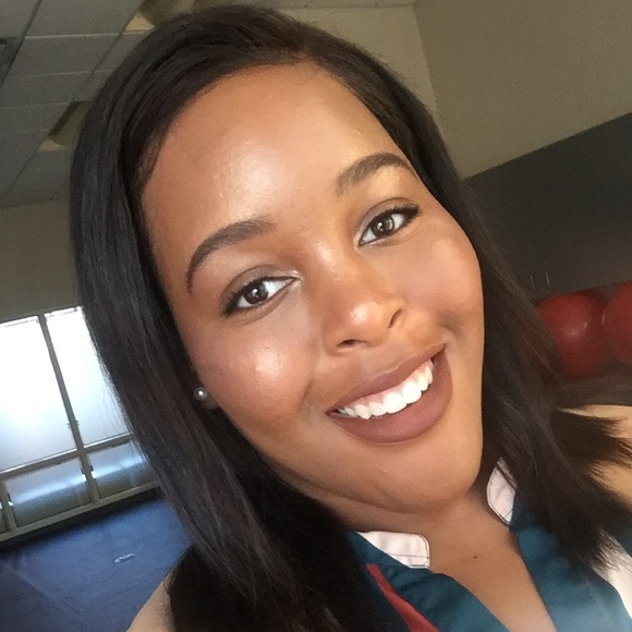 Profile Picture of Leandra Colley (@leandra775) on Poshmark