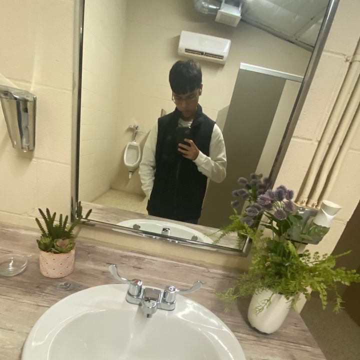 Profile Picture of aaronleos23 (@tx.aaron23) on Tiktok
