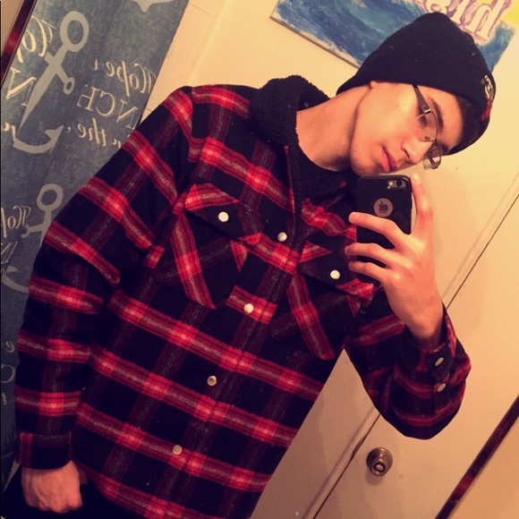 Brandon Gorss - Poshmark Profile Picture of Brandon Gorss (@bgorss28) on Poshmark