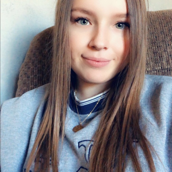 Profile Picture of Lauren Engelbreth (@laurenfaith07) on Poshmark