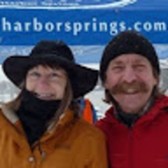 Profile Picture of Sue & steve Sikkema (@susikkema) on Poshmark